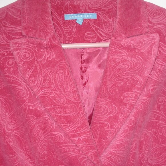 Damask Print Long Sleeve Blazer in Fuchsia. One Button Lapel. V-Neck. - Picture 3 of 9